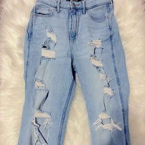 Hollister Ultra High Rise Mom Jeans